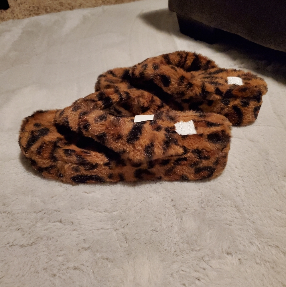 Crown & Ivy Faux Fur Platform Sandals - Picture 5 of 7